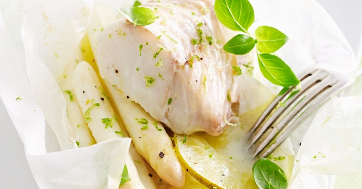 Fisch mit Spargel en papillote Rezept EAT SMARTER