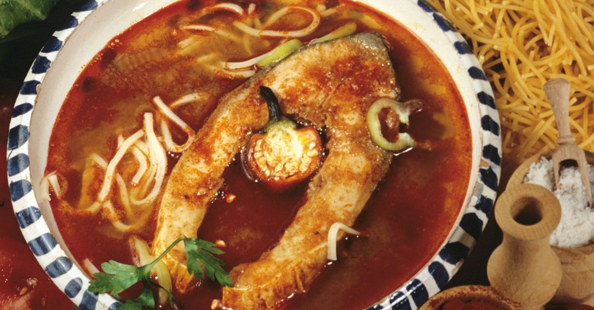 Fischsuppe mit Karpfen auf ungarische Art Rezept | EAT SMARTER Fischsuppe mit Karpfen auf ungarische Art Rezept | EAT SMARTER