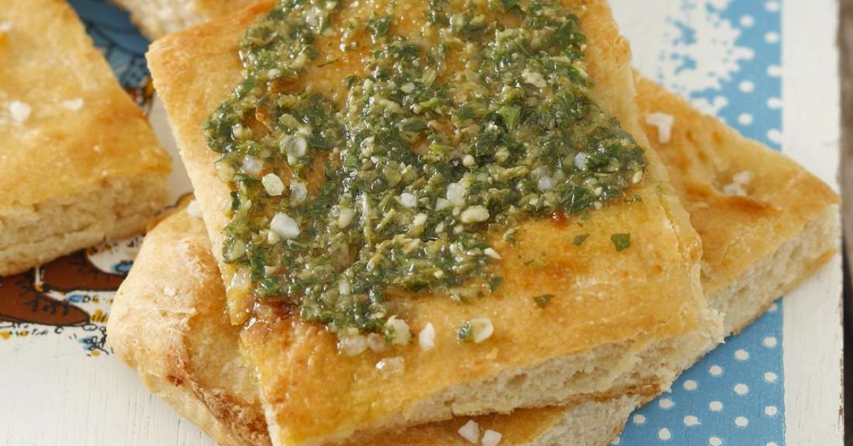 Focaccia mit Pesto Rezept EAT SMARTER