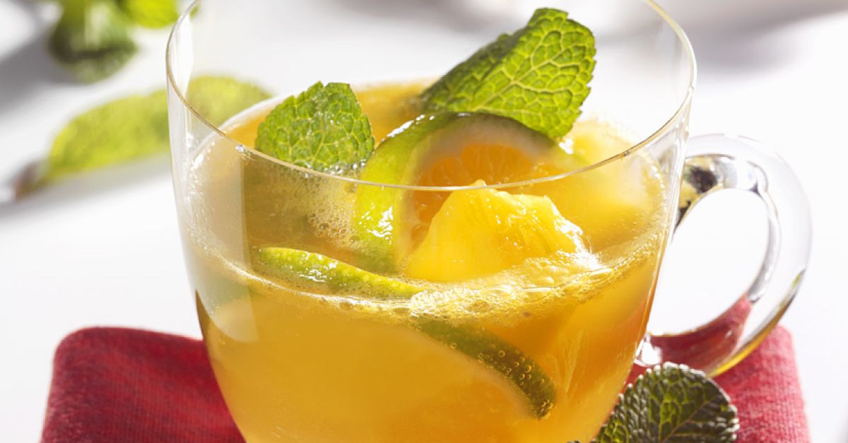 Fruchtige Bowle mit Mango Rezept | EAT SMARTER