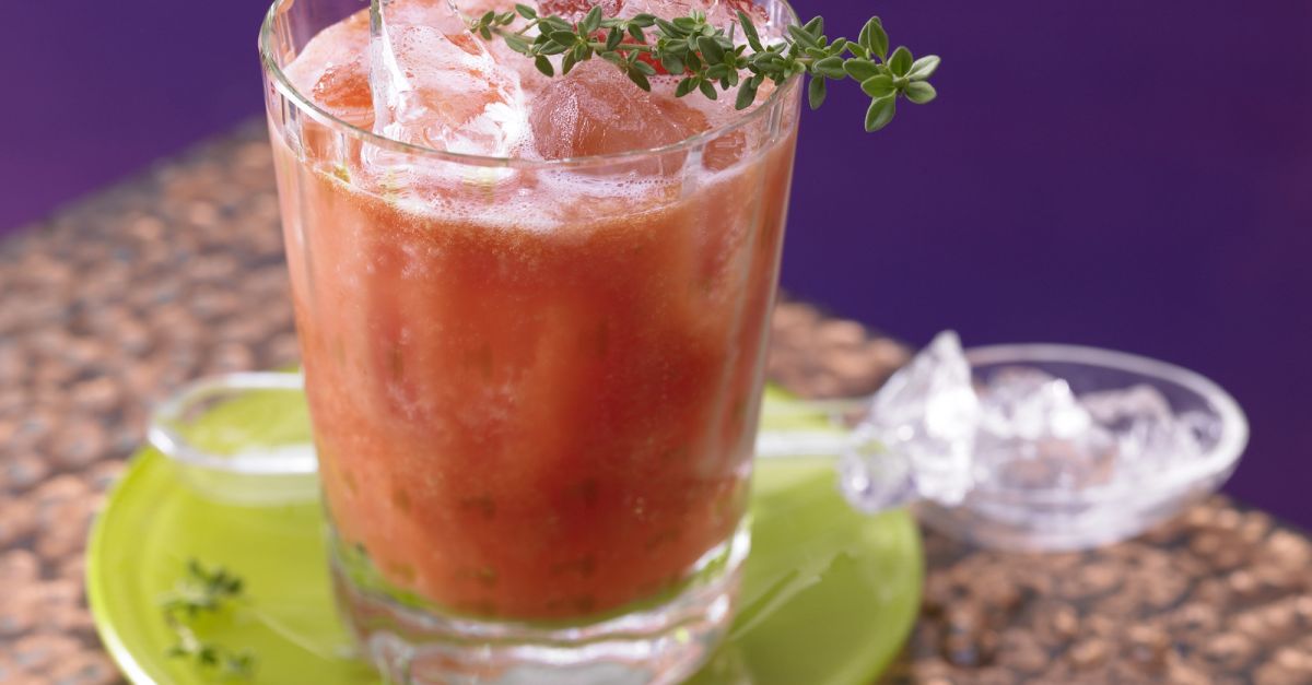 Fruchtiger Tomaten-Drink Rezept | EAT SMARTER