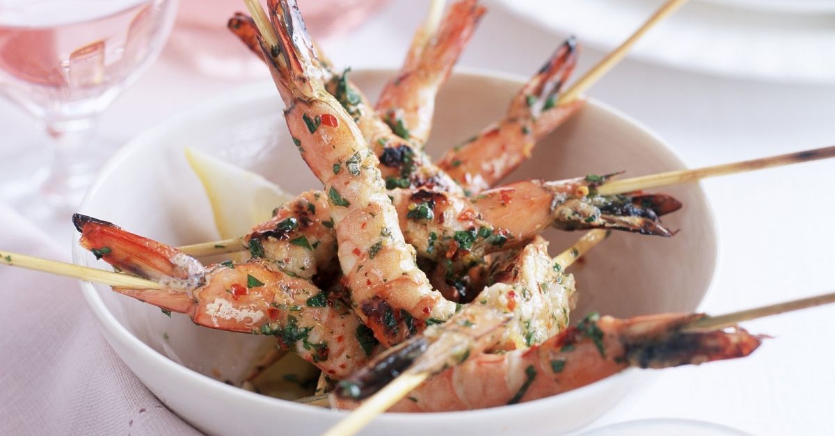 Garnelenspieße vom Grill mit scharfer Aioli Rezept | EAT SMARTER