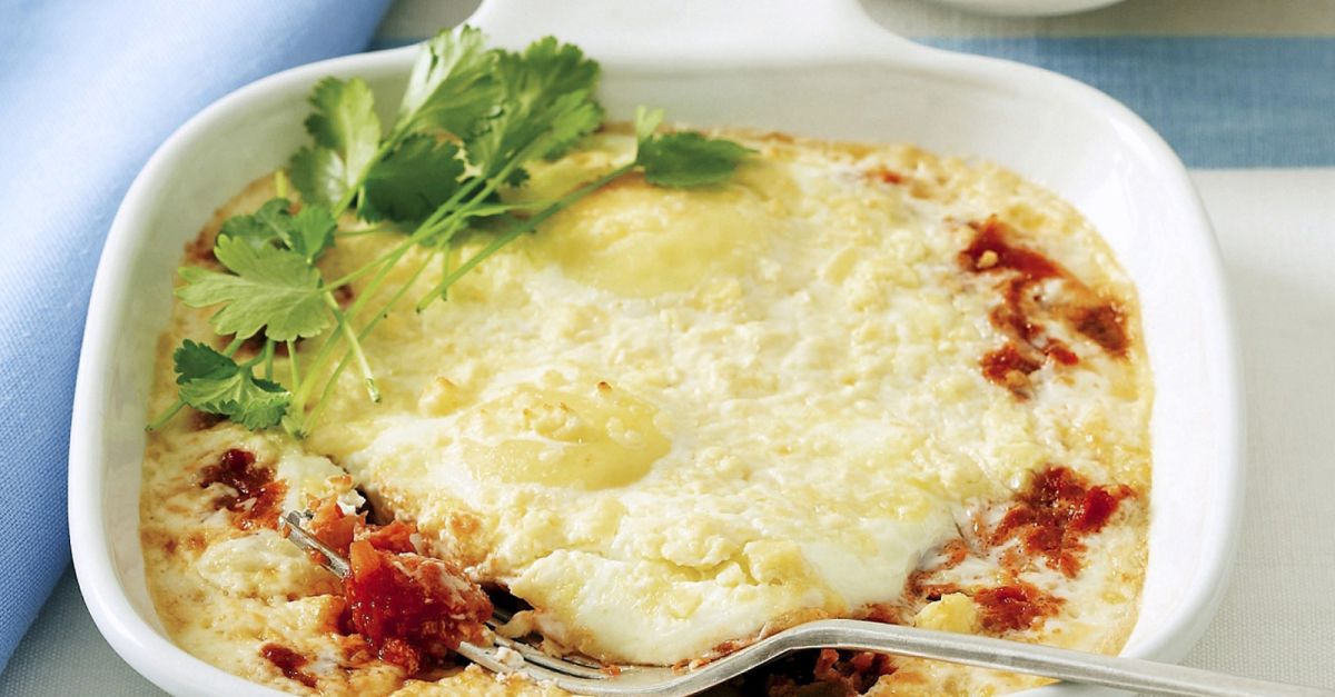Gebackene Eier auf britische Art (Baked Eggs) mit Tomate und Feta ...