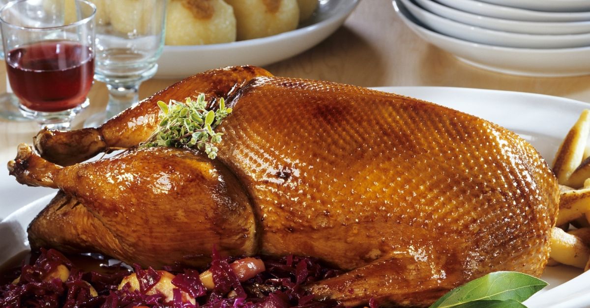 Gebratene Gans mit Apfel-Blaukraut und Kartoffelknödeln Rezept | EAT ... Gebratene Gans mit Apfel-Blaukraut und Kartoffelknödeln Rezept | EAT ...