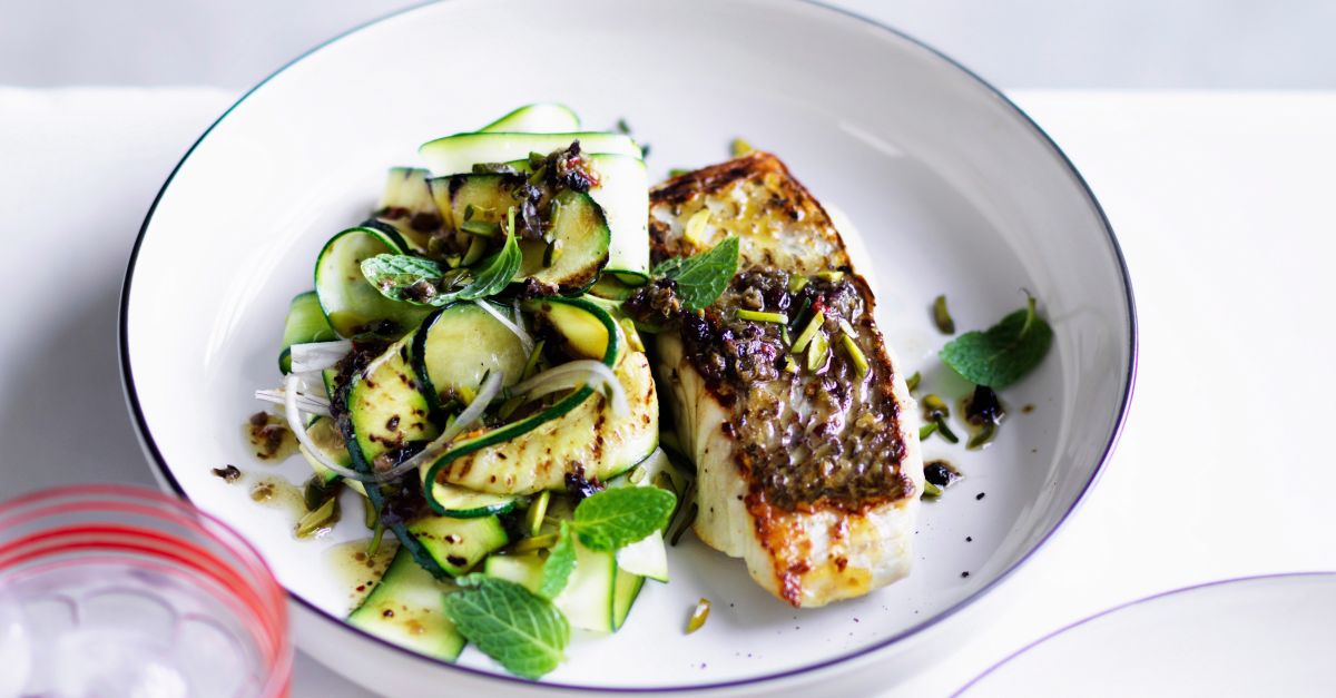 Gebratener Fisch mit Zucchini Rezept EAT SMARTER