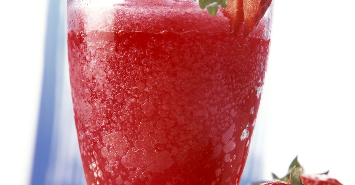 Gefrorener Erdbeer-Shake Rezept | EAT SMARTER