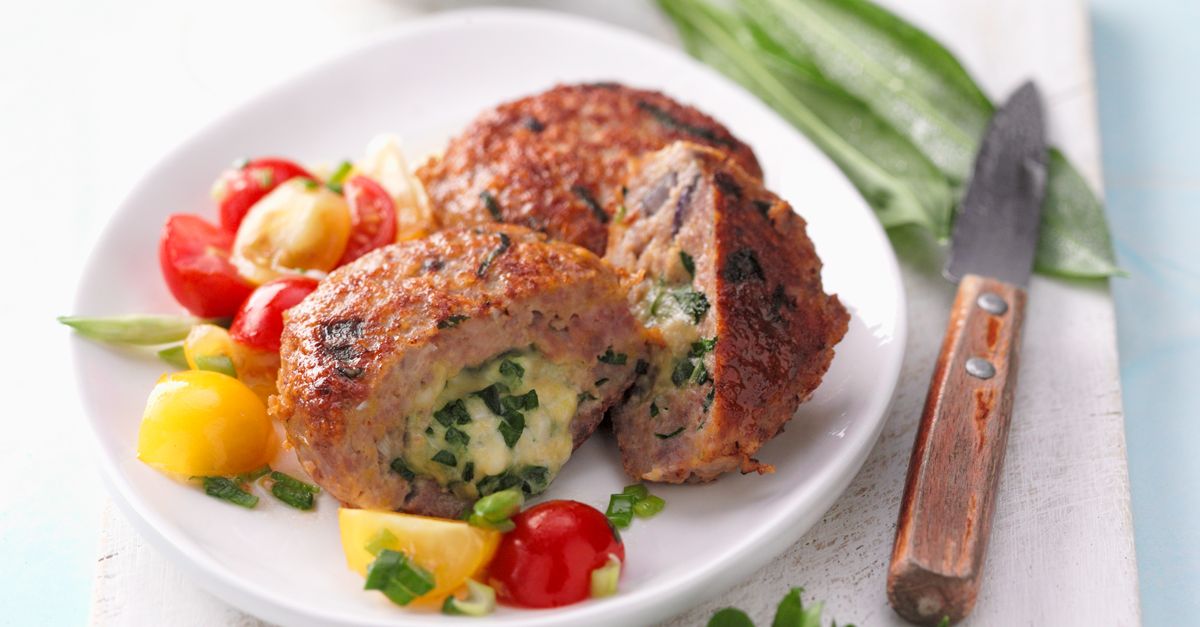 Gefüllte Bärlauchfrikadellen mit Mozzarella Rezept | EAT SMARTER
