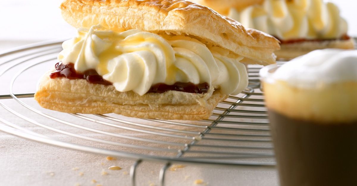Gefüllte Blätterteig mit Quarkcreme Rezept | EAT SMARTER