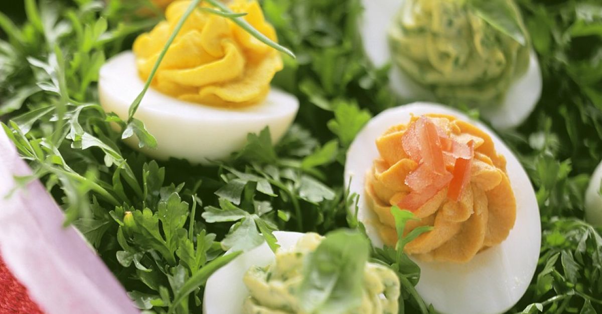 Gefüllte Eier ohne Mayo Rezept | EAT SMARTER