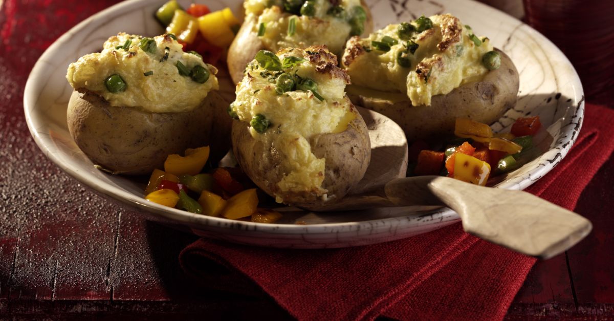 Gefüllte Kartoffeln mit Käse überbacken Rezept | EAT SMARTER