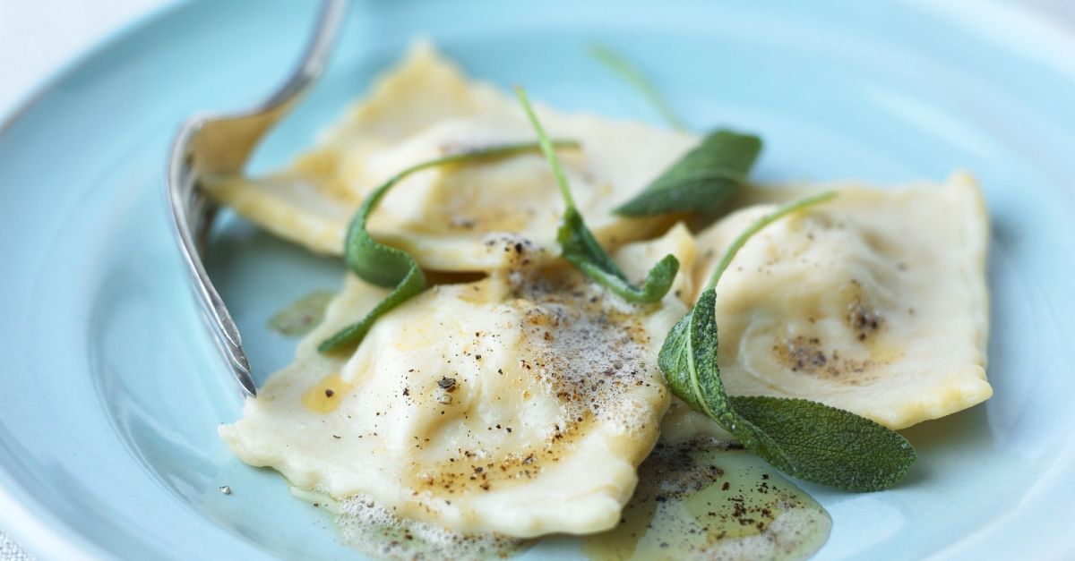 Gefüllte Nudeln mit Butter und Salbei Rezept | EAT SMARTER