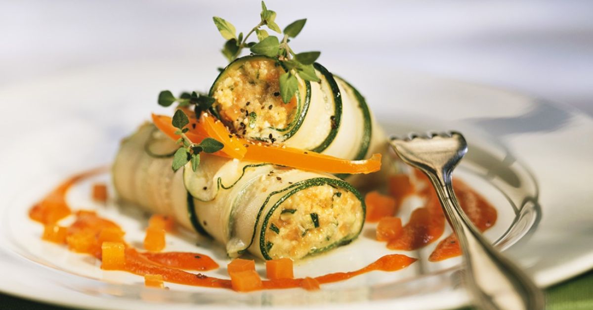 Gefüllte Zucchiniröllchen Rezept | EAT SMARTER