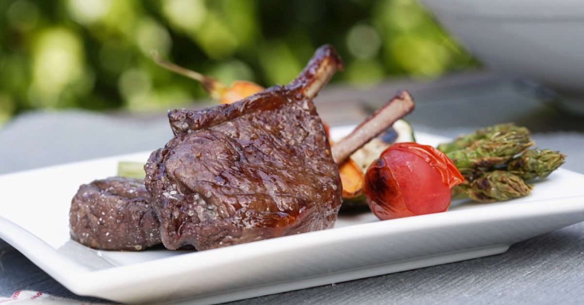 gegrillte-hirschkoteletts-mit-gem-se-rezept-eat-smarter