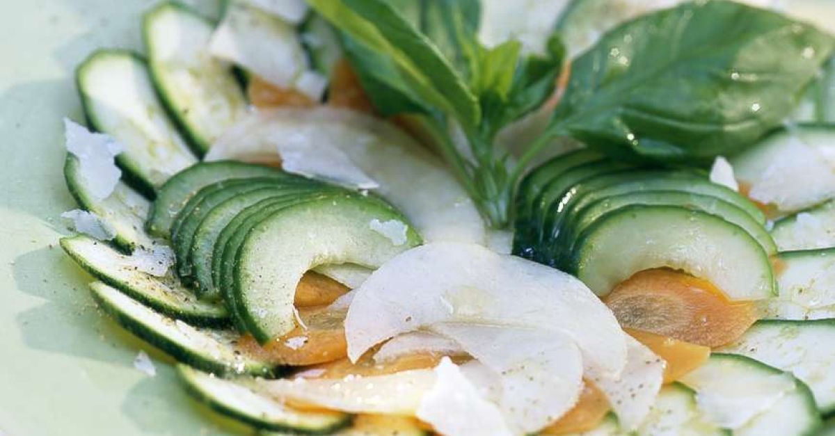 Gemüse-Carpaccio mit Parmesan Rezept | EAT SMARTER Gemüse-Carpaccio mit Parmesan Rezept | EAT SMARTER