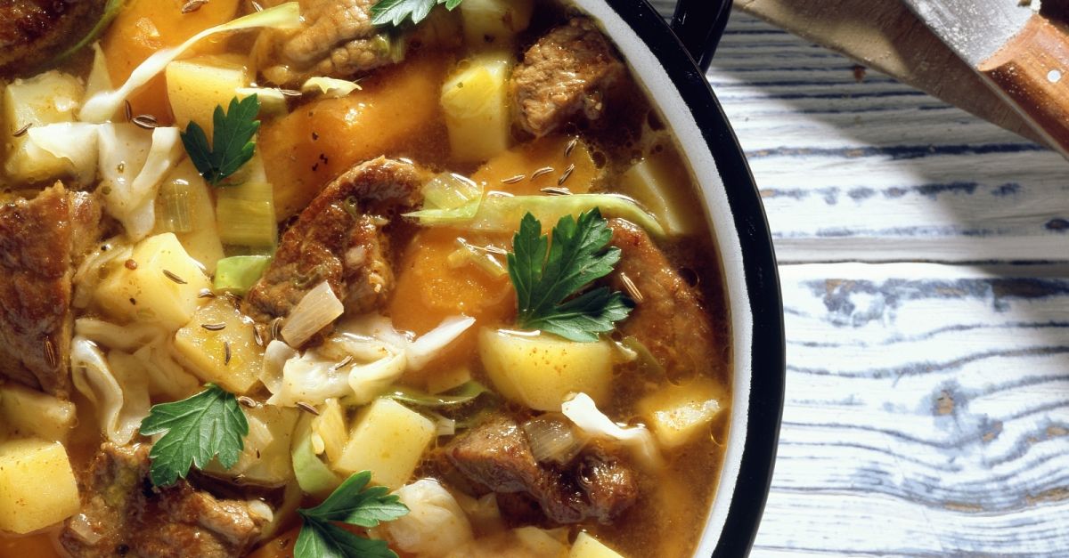Gemüse-Gulasch-Eintopf Rezept | EAT SMARTER