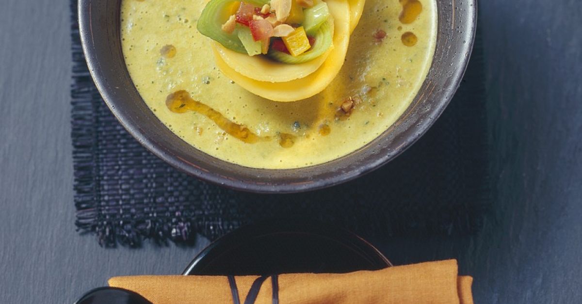 Gemüse-Kokossuppe mit Mango Rezept | EAT SMARTER