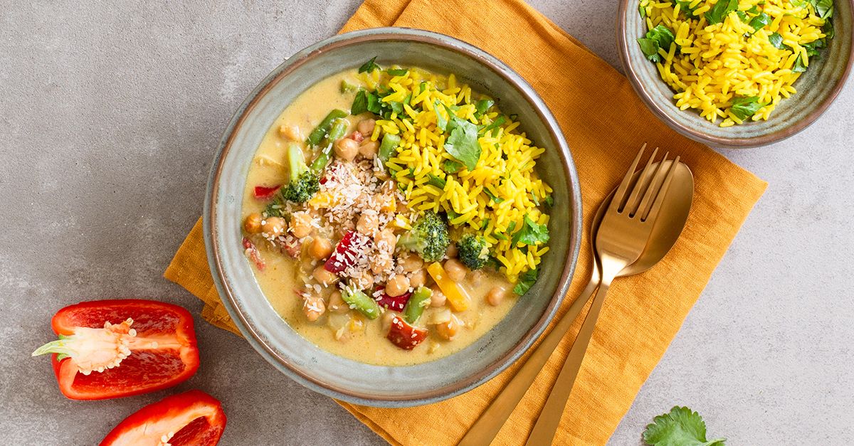 Kichererbsen-Gemüse-Kokos-Curry mit Koriander-Kurkumareis und Kok ...