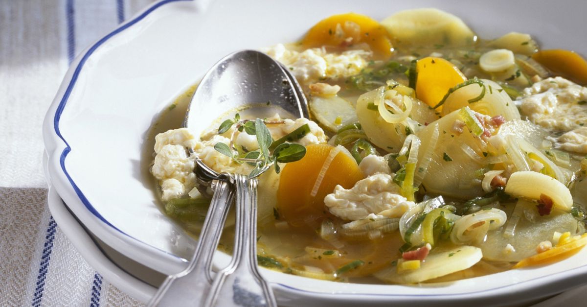 Gemüsesuppe mit Eierstich Rezept | EAT SMARTER