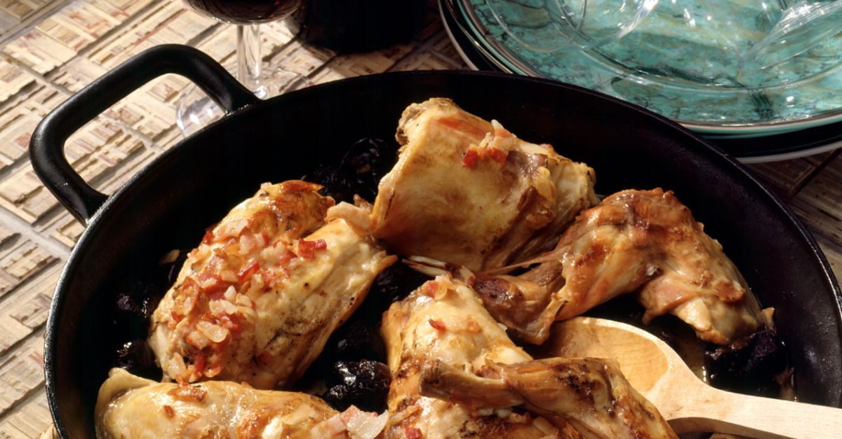 Geschmortes Kaninchen mit Backpflaumen Rezept | EAT SMARTER Geschmortes Kaninchen mit Backpflaumen Rezept | EAT SMARTER