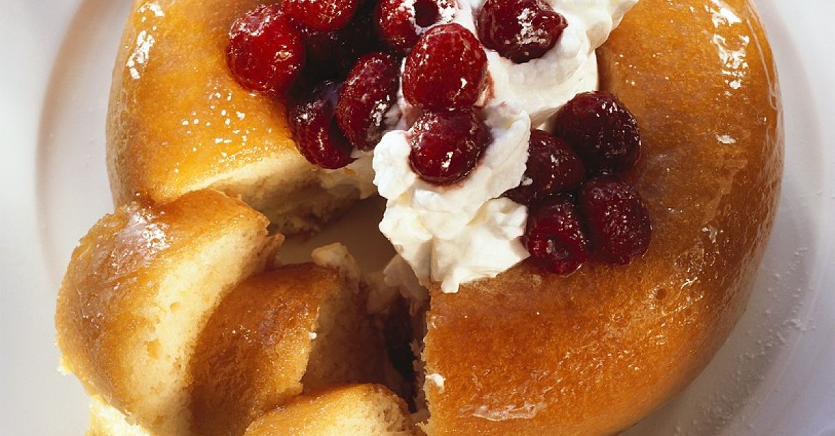 Getränkter Savarin Rezept | EAT SMARTER