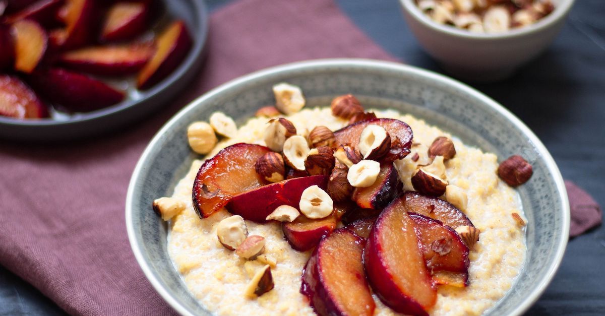 Porridge mit gerösteten Pflaumen