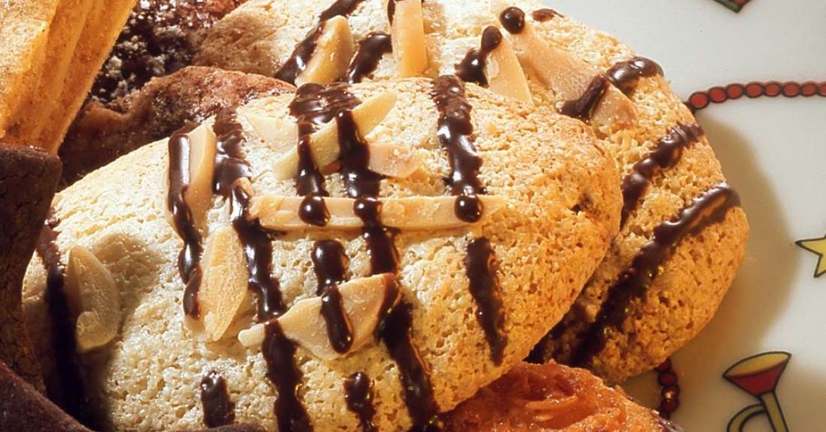 Grieß-Mandel-Makronen Rezept | EAT SMARTER