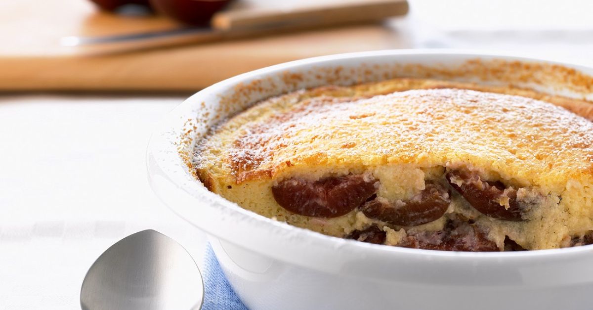Grießauflauf mit Pflaumen Rezept | EAT SMARTER
