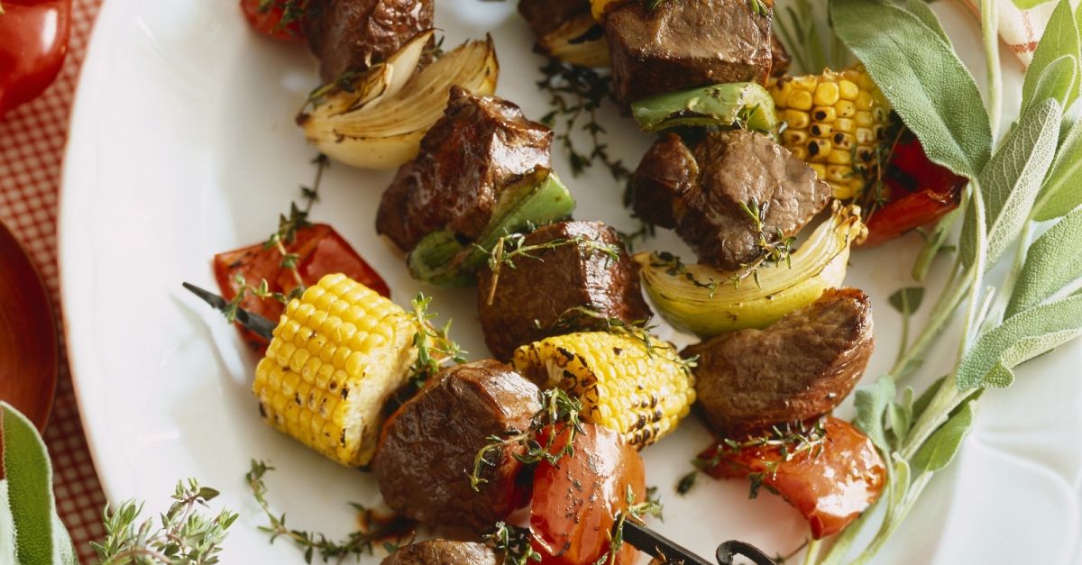 Grillspieße mit Gemüse und Rindfleisch Rezept | EAT SMARTER