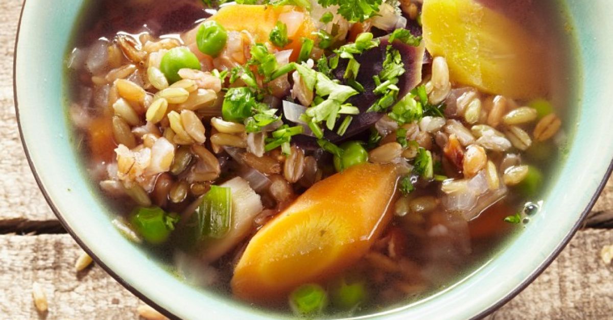 Grünkern-Gemüsesuppe Rezept | EAT SMARTER