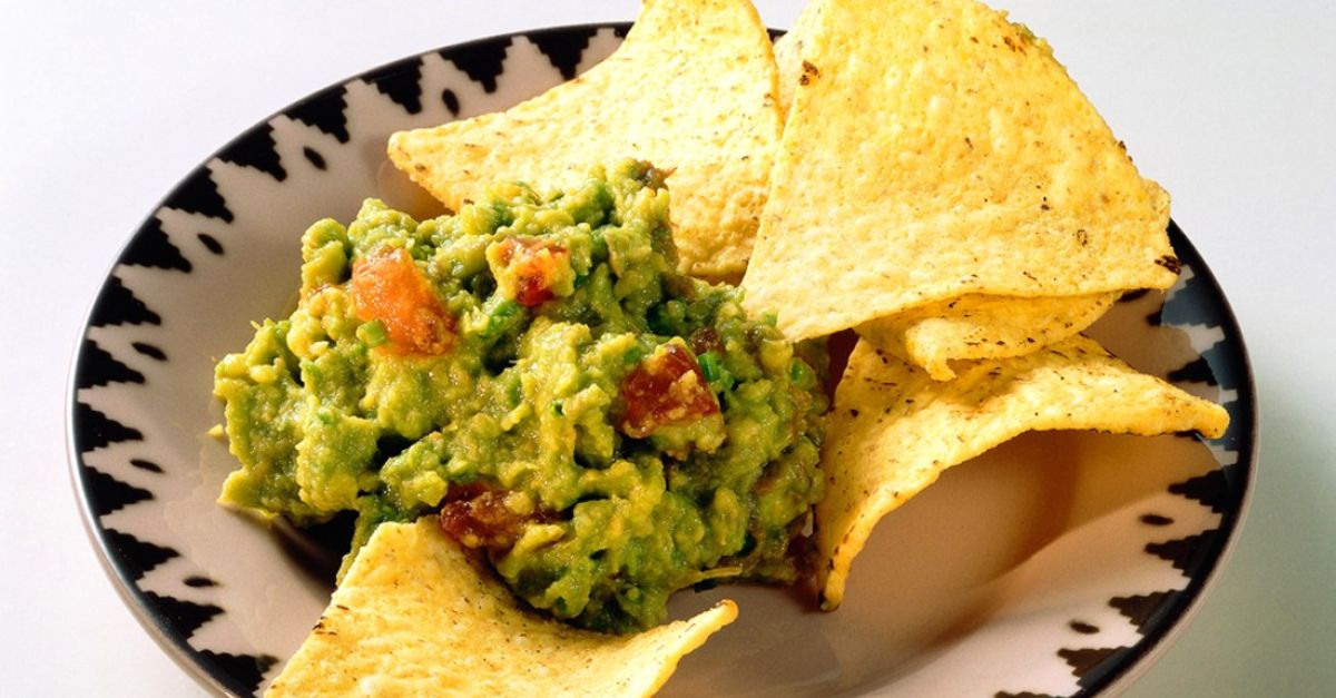 Guacamole mit Chips Rezept EAT SMARTER