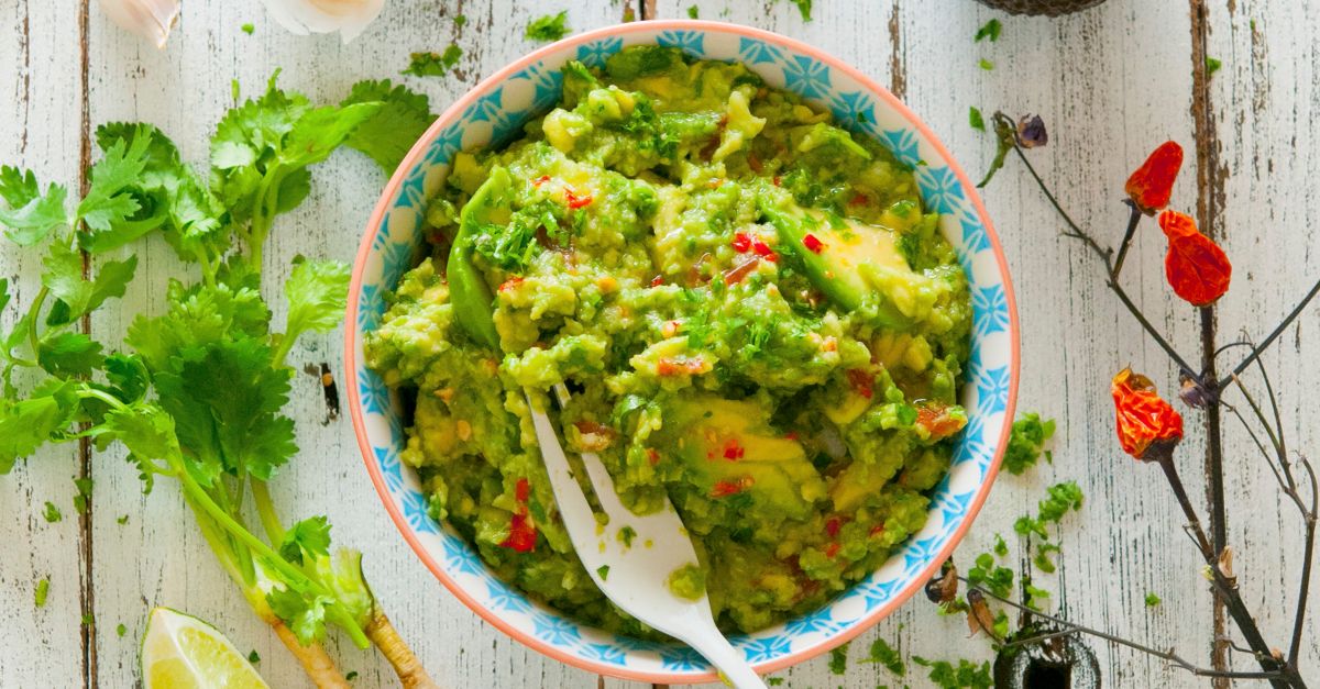 Guacamole mit Koriander Rezept | EAT SMARTER Guacamole mit Koriander Rezept | EAT SMARTER