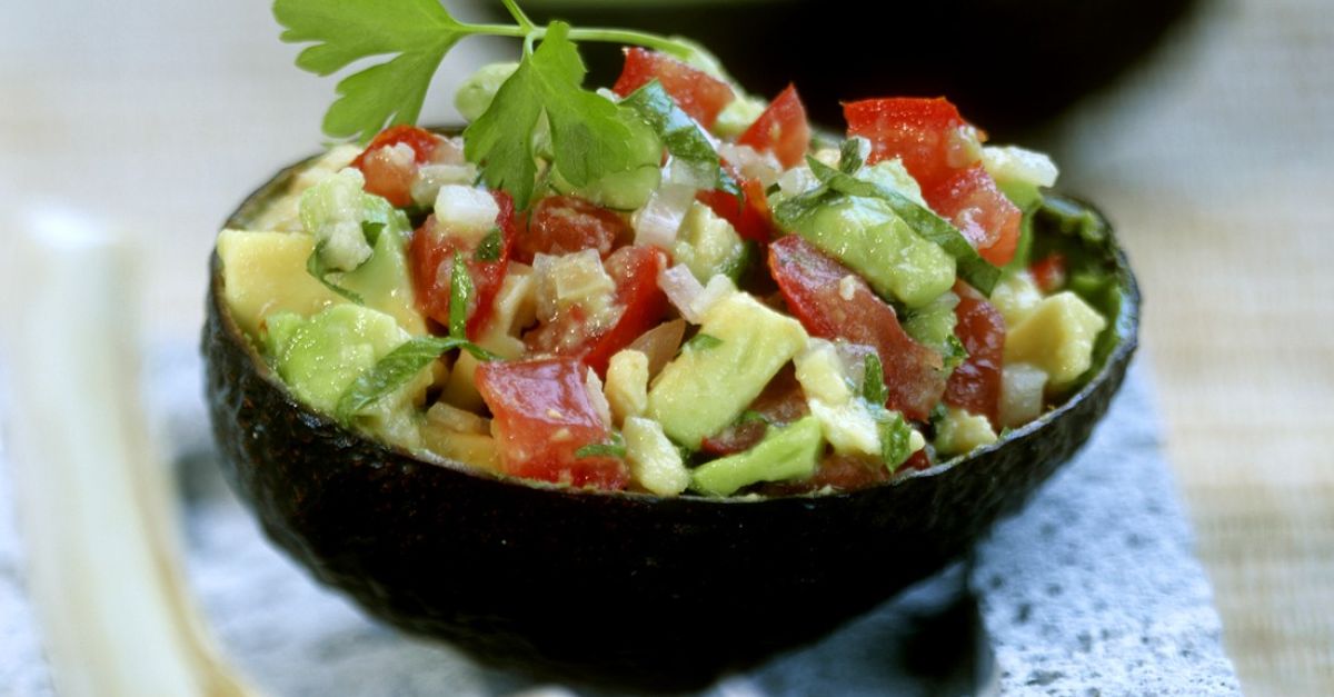 Guacamole mit Tomaten Rezept | EAT SMARTER