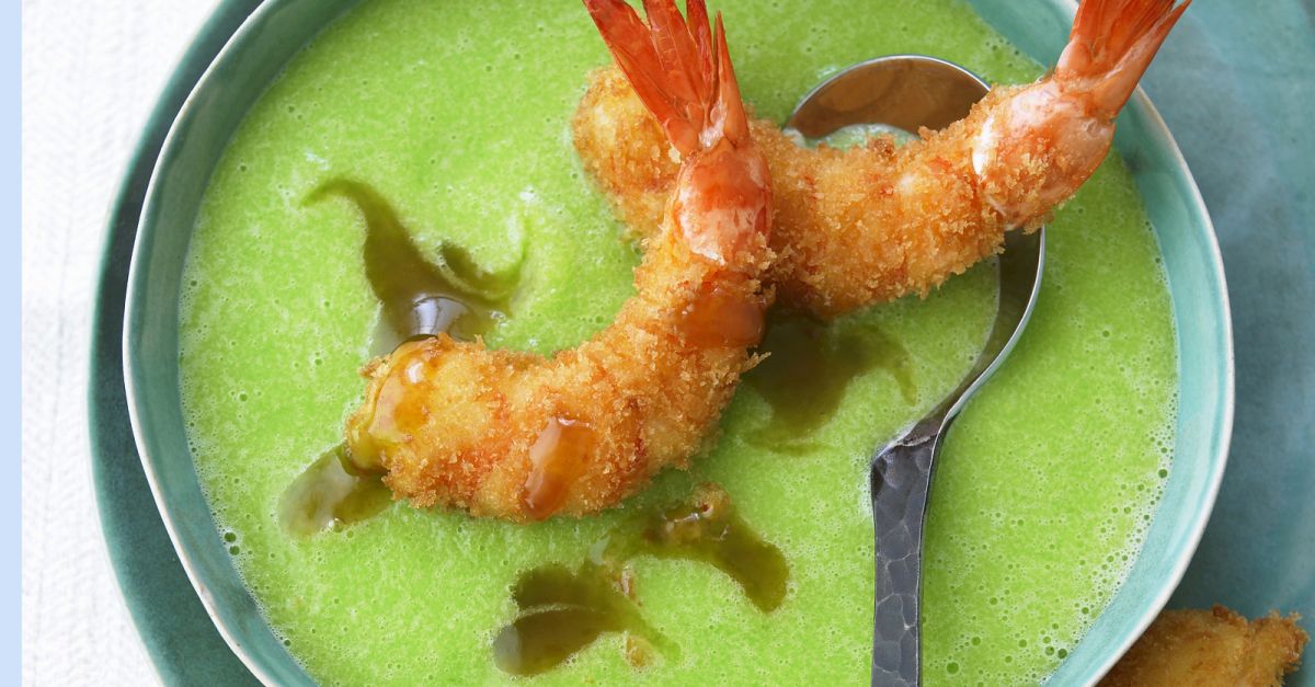 Gurken-Wasabi-Kaltschale mit gebackenen Garnelen Rezept | EAT SMARTER
