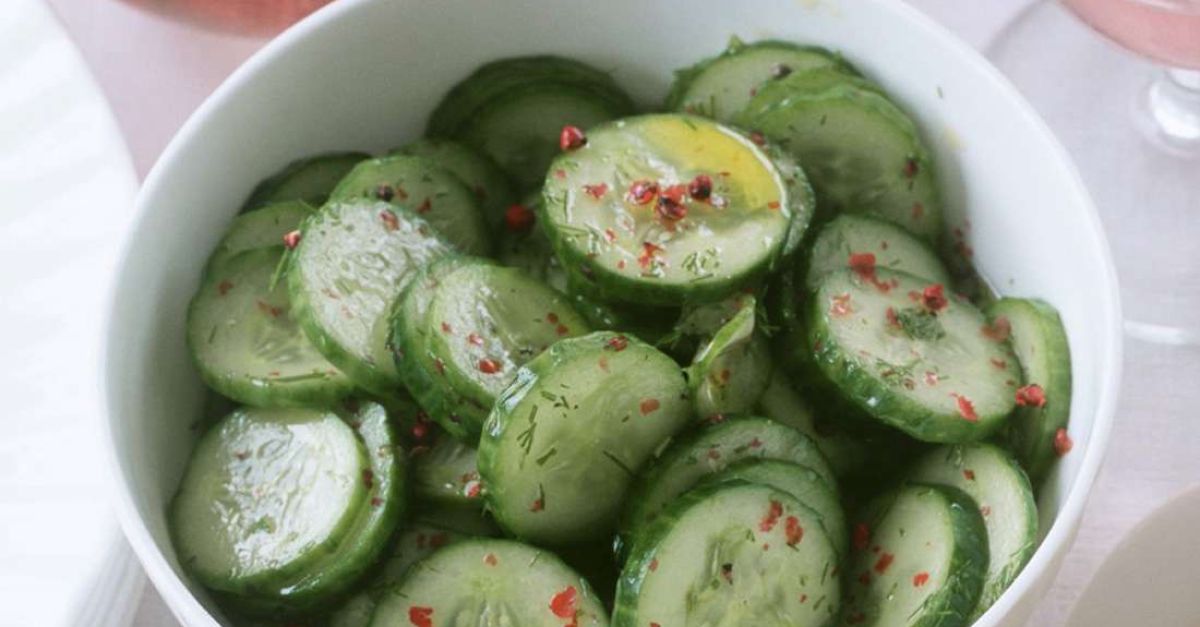 Gurkensalat mit Chili Rezept | EAT SMARTER