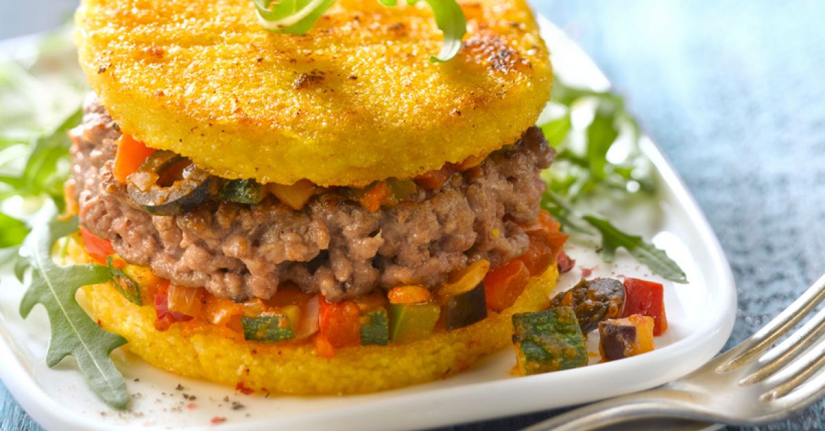 Hamburger mit PolentaPatties Rezept EAT SMARTER