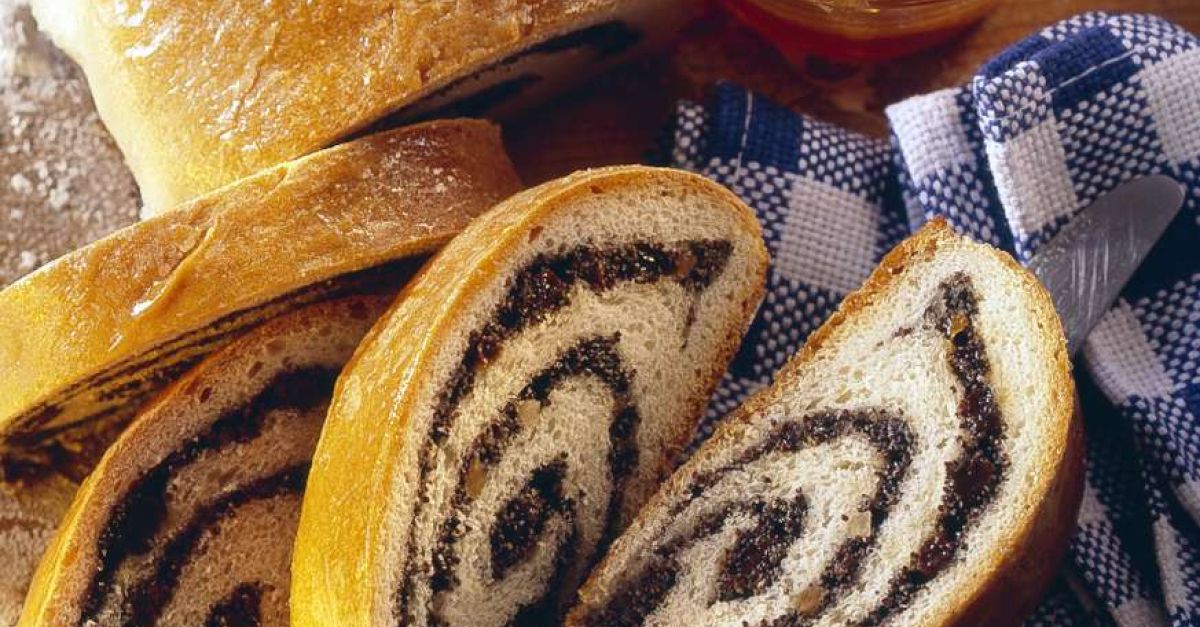 Hefe-Mohnkuchen Rezept | EAT SMARTER
