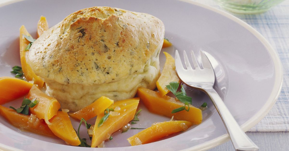 Herzhaftes Soufflee mit Kräutern und Gemüse Rezept | EAT SMARTER Herzhaftes Soufflee mit Kräutern und Gemüse Rezept | EAT SMARTER