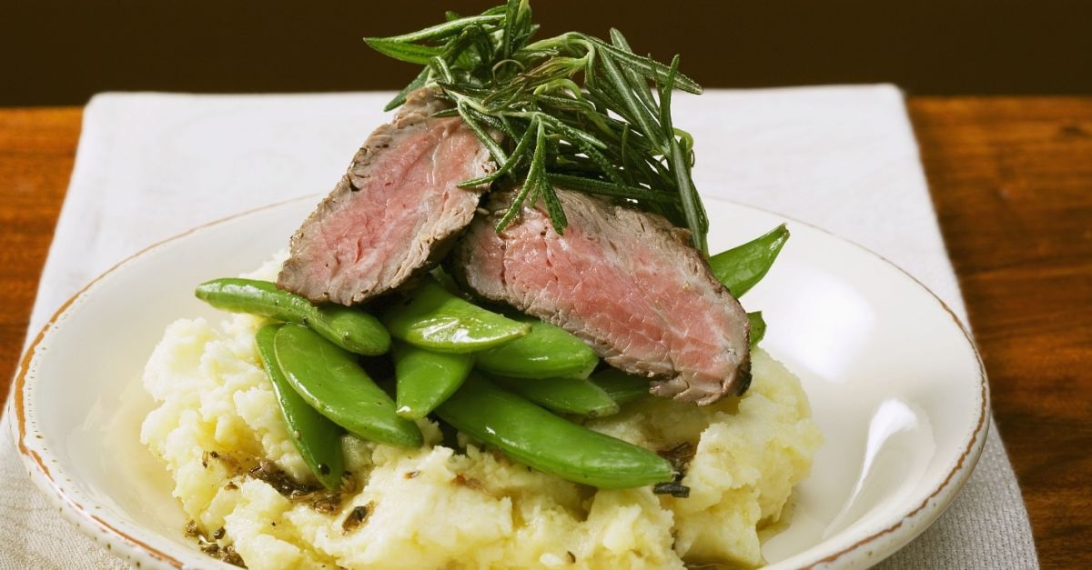 Hüftsteak mit Kaiserschoten und Püree Rezept EAT SMARTER