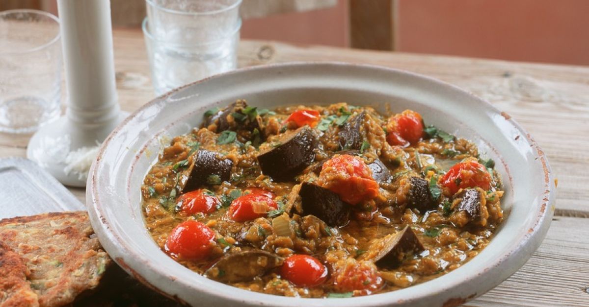 Indischer Linseneintopf mit Aubergine Rezept | EAT SMARTER