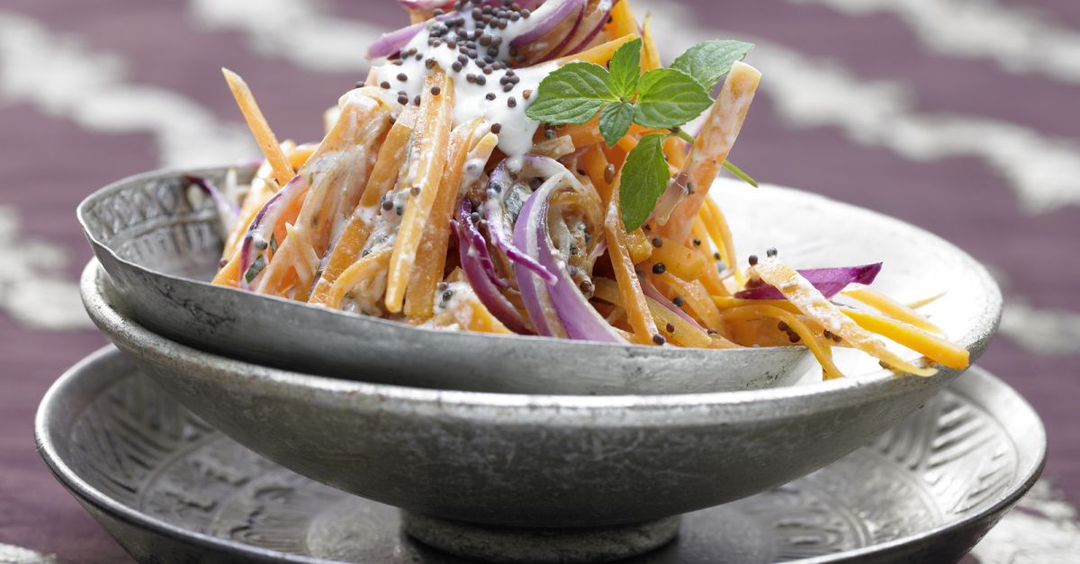 Indischer Möhrensalat: Cremige Rohkost Rezept | EAT SMARTER