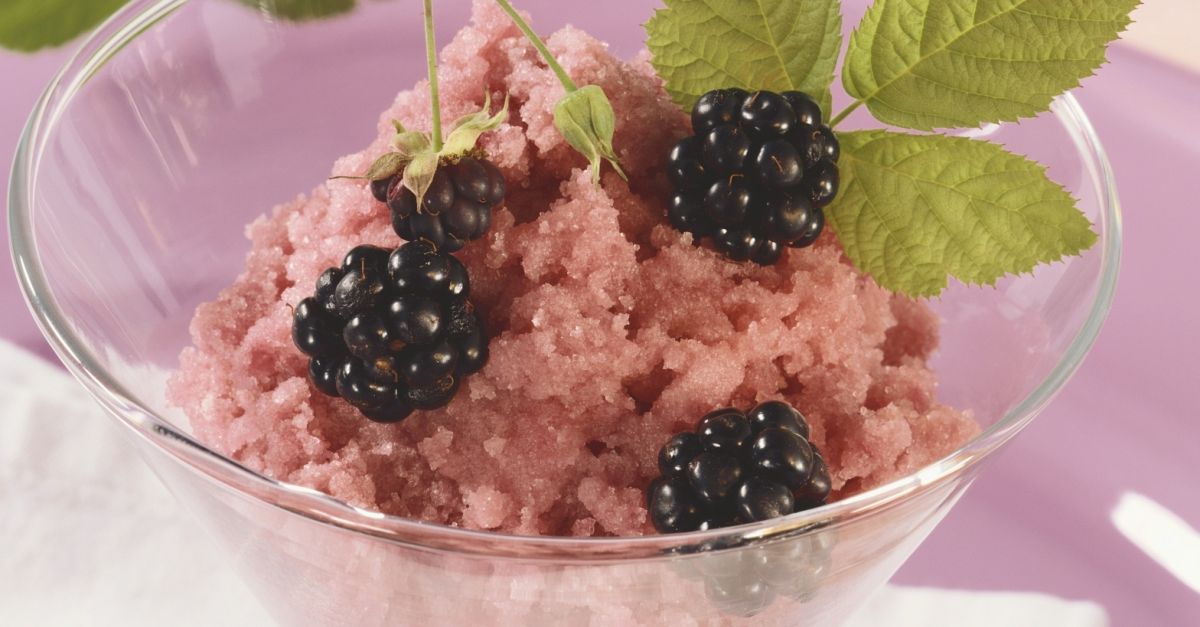 Joghurt-Brombeer-Parfait Rezept | EAT SMARTER Joghurt-Brombeer-Parfait Rezept | EAT SMARTER