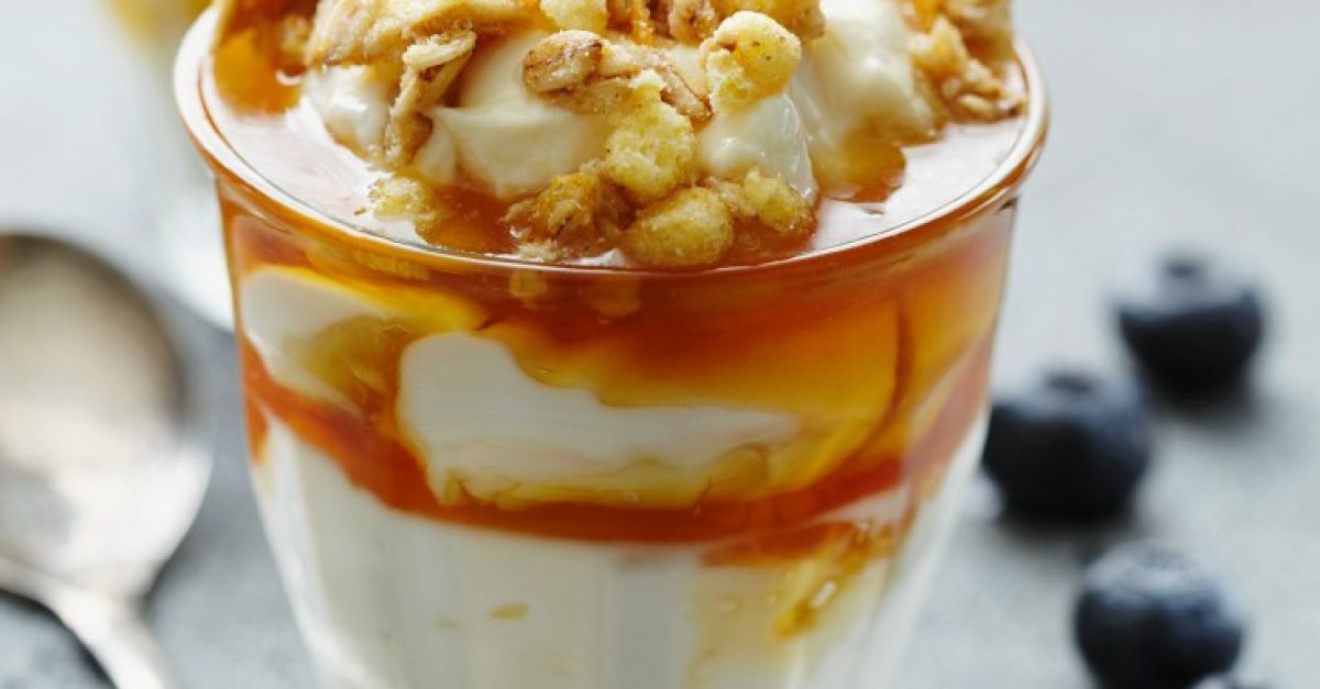 Joghurtcreme mit Haferflocken und Honig Rezept | EAT SMARTER