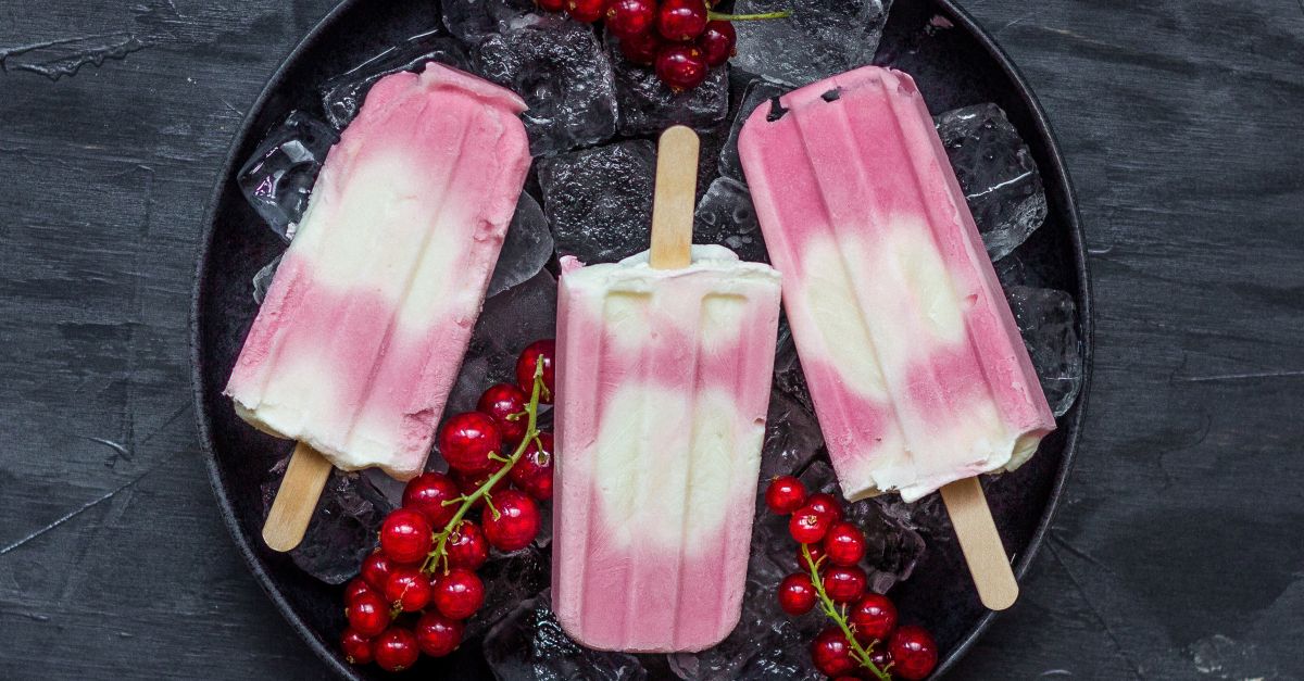 Johannisbeer-Skyr-Eis am Stiel Rezept | EAT SMARTER