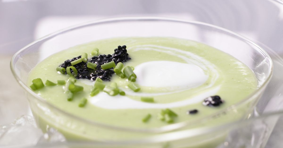 Kalte Avocado-Gurken-Suppe Rezept | EAT SMARTER