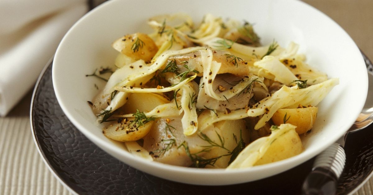 Kartoffel-Fenchel-Salat mit Matjes Rezept | EAT SMARTER