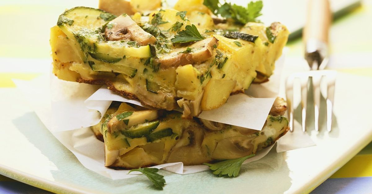 Kartoffelauflauf mit Zucchini und Pilzen Rezept | EAT SMARTER