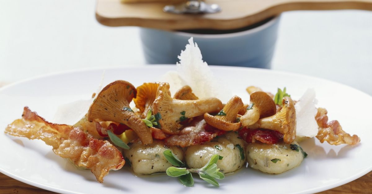 Kartoffelgnocchi mit Pfifferlingen und Speck Rezept | EAT SMARTER