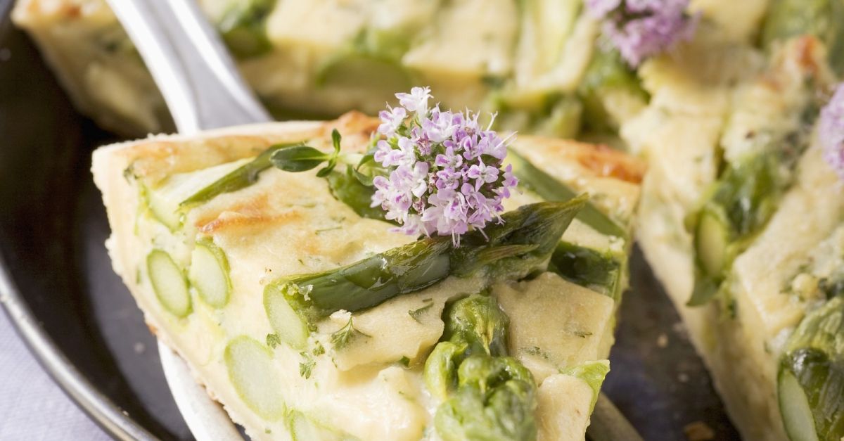Kartoffelkuchen mit Spargel Rezept | EAT SMARTER