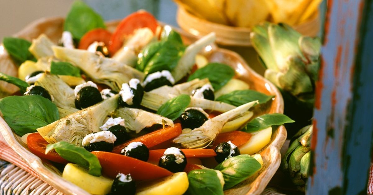 Kartoffelsalat mit Artischocken und Tomaten Rezept | EAT SMARTER Kartoffelsalat mit Artischocken und Tomaten Rezept | EAT SMARTER