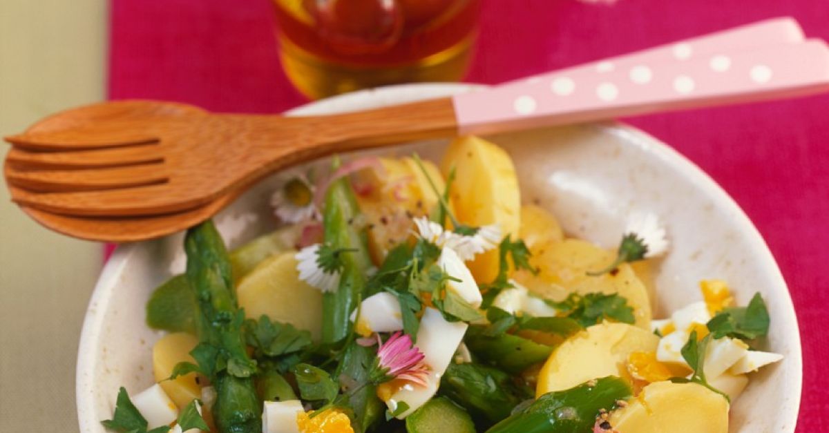 Kartoffelsalat mit Ei und Spargel Rezept | EAT SMARTER